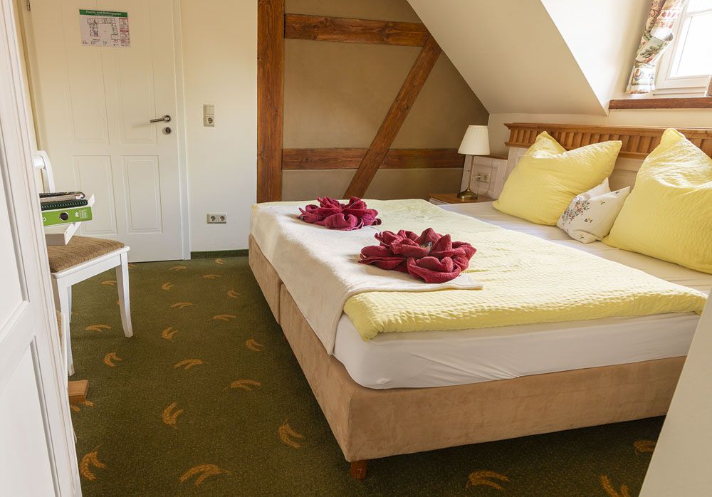 Doppelzimmer Weizen mit deckenhohen Panoramafenstern
