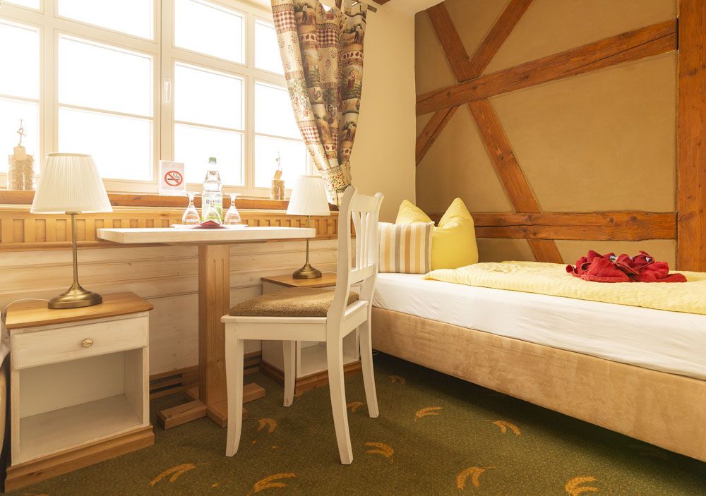 Dreibettzimmer Wintergerste, Teil der Wohnung Magd und Knecht